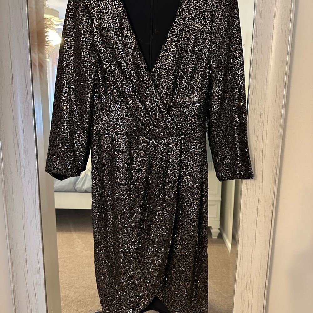 This dress is perfect for evening. Black and Gold sequins.
